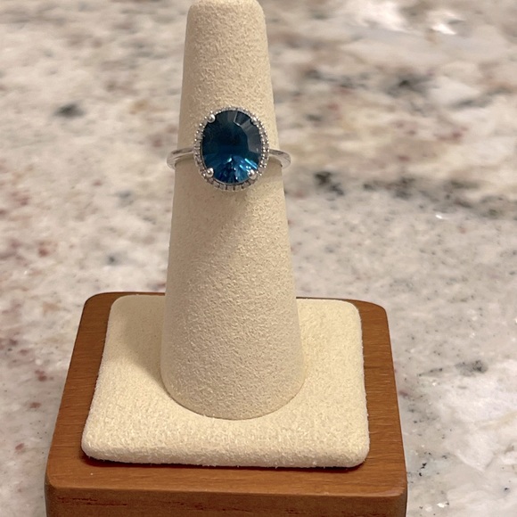 3.5 carat London Blue Topaz w/diamond halo 14 kt white gold ring- size 6 - Picture 3 of 9